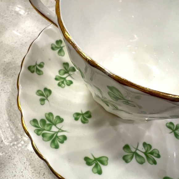 Shamrock White (Swirl Rim)
by AYNSLEY, JOHN - Picture 3 of 6